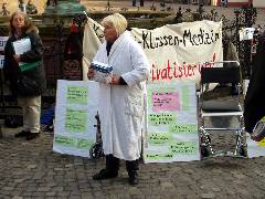 Wer hilft! Wo ist der Arzt!