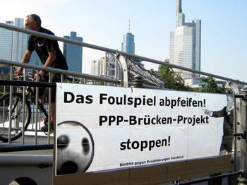 Das Foulspiel abspfeifen!